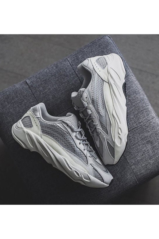 Кроссовки Adidas Yeezy Boost 700 V2 "Static"