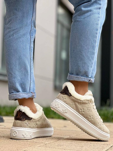 Женские замшевые кроссовки с мехом Louis Vuitton Time Out - Beige   