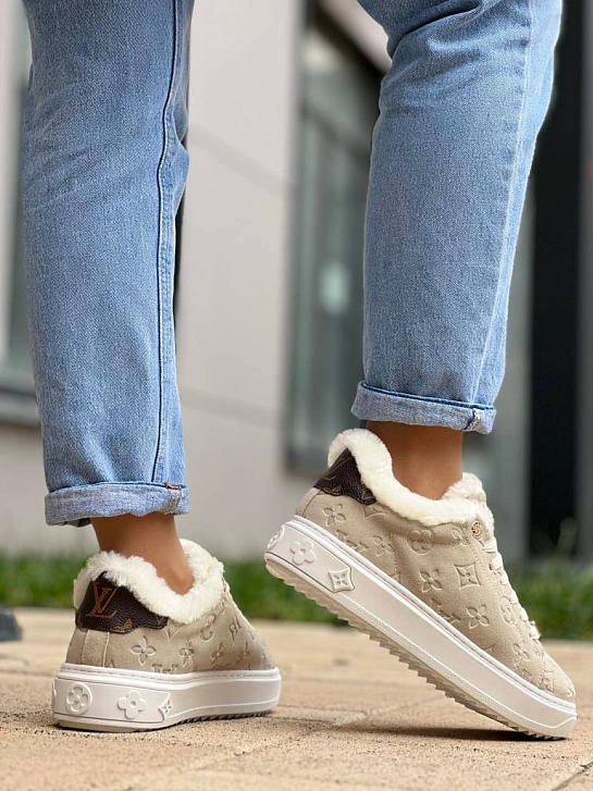 Женские замшевые кроссовки с мехом Louis Vuitton Time Out - Beige