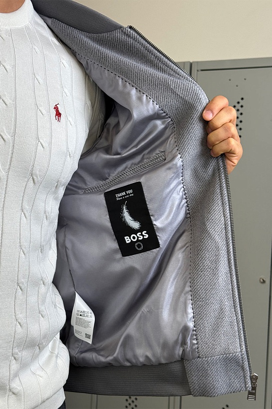 Мужской бомбер Hugo Boss серого цвета