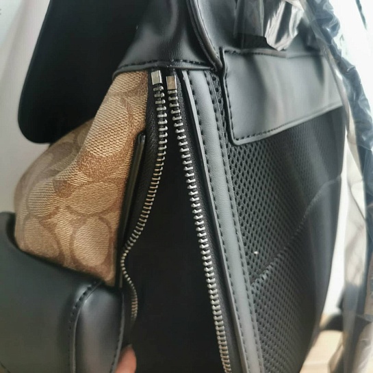 Кожаный рюкзак Coach Rivington 40x30 см