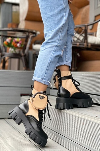 Кожаные женские ботинки Prada - Black / Beige   