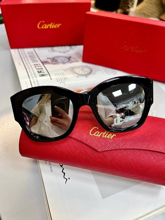 Солнцезащитные очки Cartier с зеркальными линзами