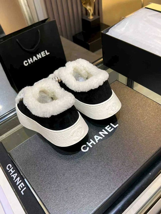 Женские замшевые кроссовки с мехом Chanel premium - Black