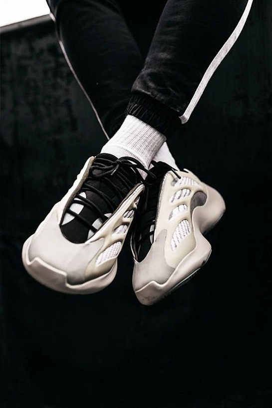 Кроссовки Adidas Yeezy Boost 700 V3 "Azael"
