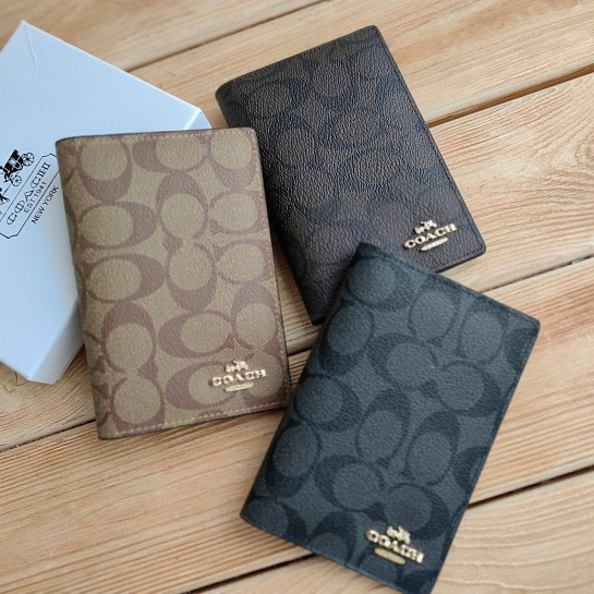 Кожаная обложка на паспорт Coach 14х9,5 см (3 расцветки)