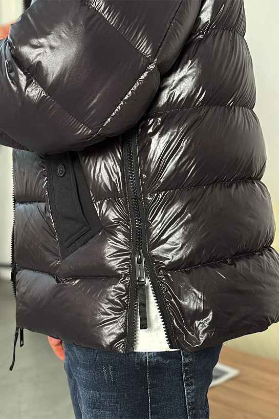 Чёрная пуховая куртка Burberry London England logo-patch