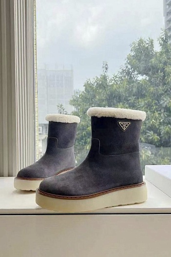 Женские замшевые ботинки с мехом Prada Suede Premium   