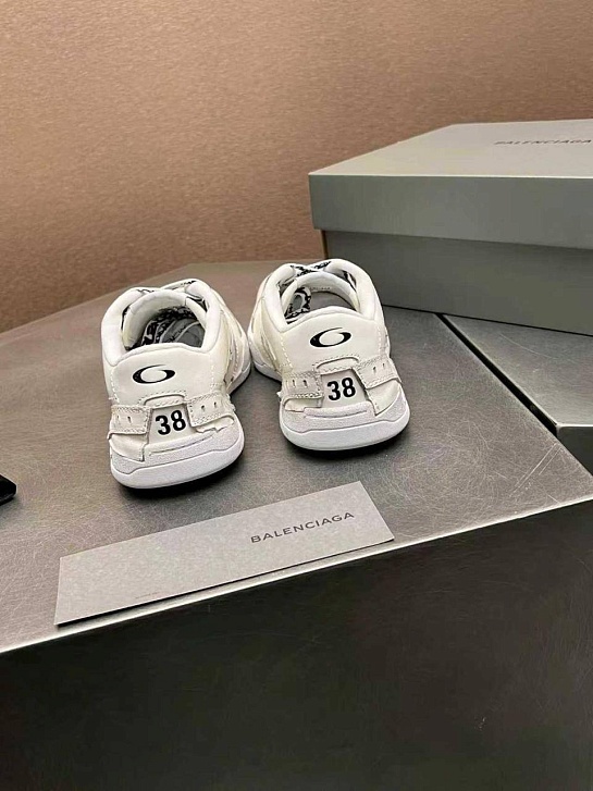 Женские кожаные кроссовки Balenciaga Hamptons Worn-Out premium