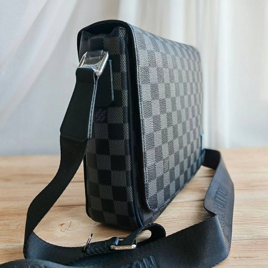 Кожаная сумка Louis Vuitton District PM 26x22 см   