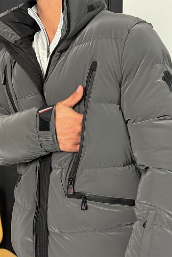 Мужская утеплённая куртка Moncler серого цвета   