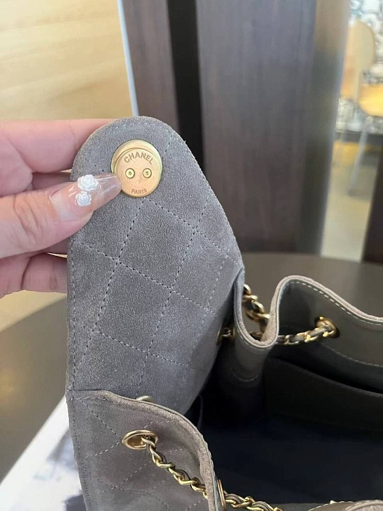 Замшевая сумка Chanel 30x30 см