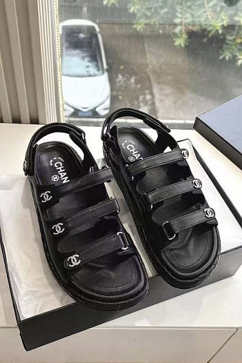 Женские кожаные сандалии Chanel чёрного цвета   
