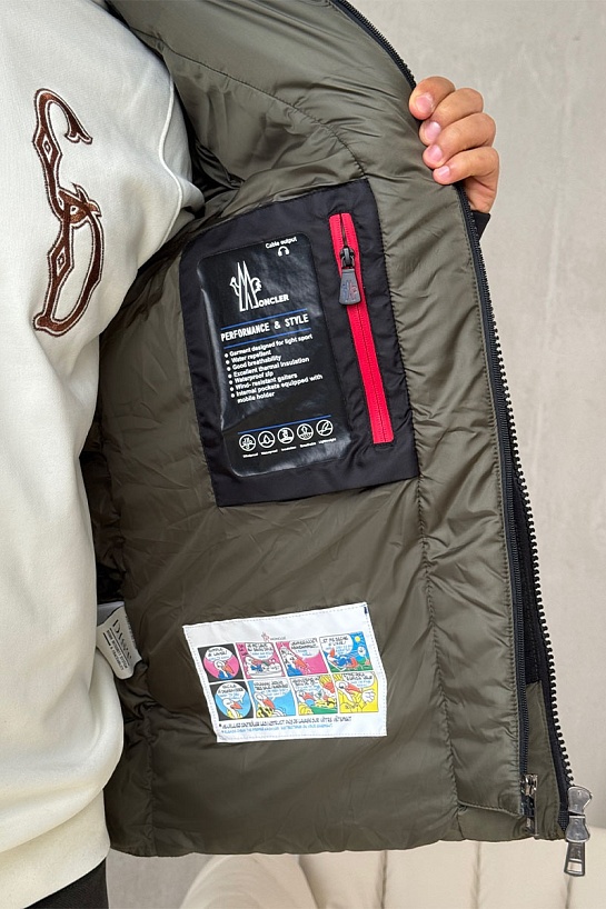 Утеплённая куртка оливкового цвета Moncler logo-patch
