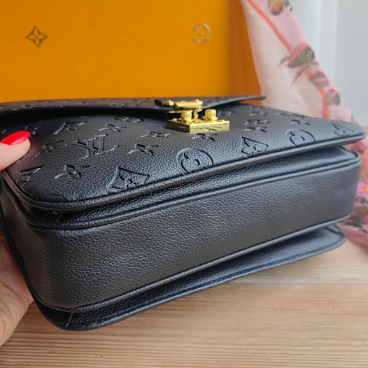 Кожаная сумка Louis Vuitton pochette Metis 25x20 см - Black   