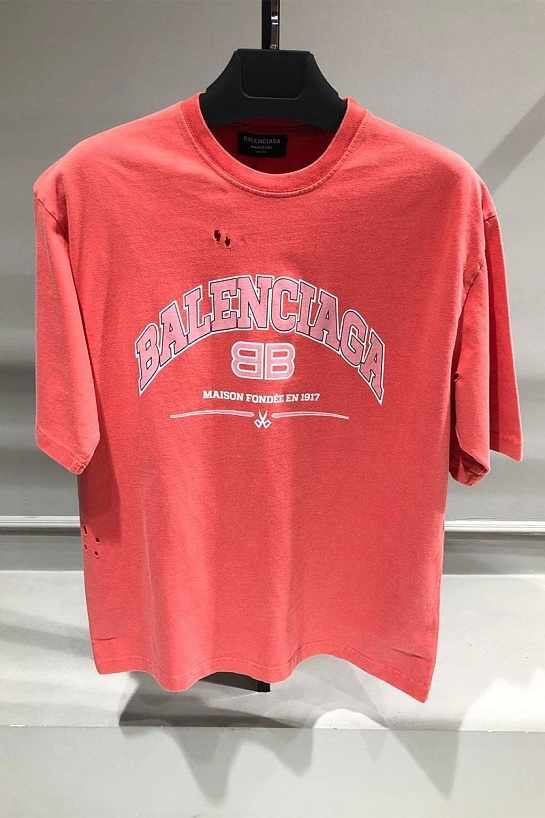 Оранжевая оверсайз футболка Balenciaga с рваной отделкой