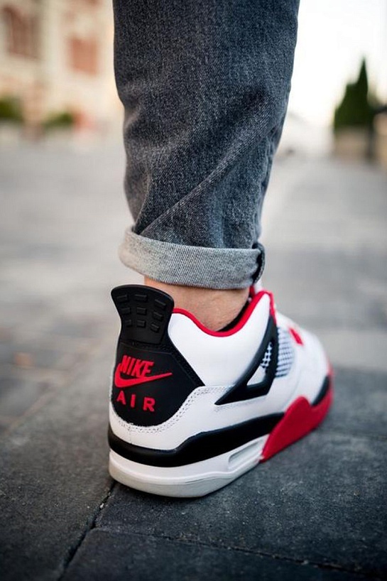 Кроссовки Nike Air Jordan 4 Retro "Fire Red"