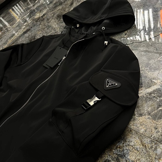 Мужская чёрная ветровка Prada logo-plaque   