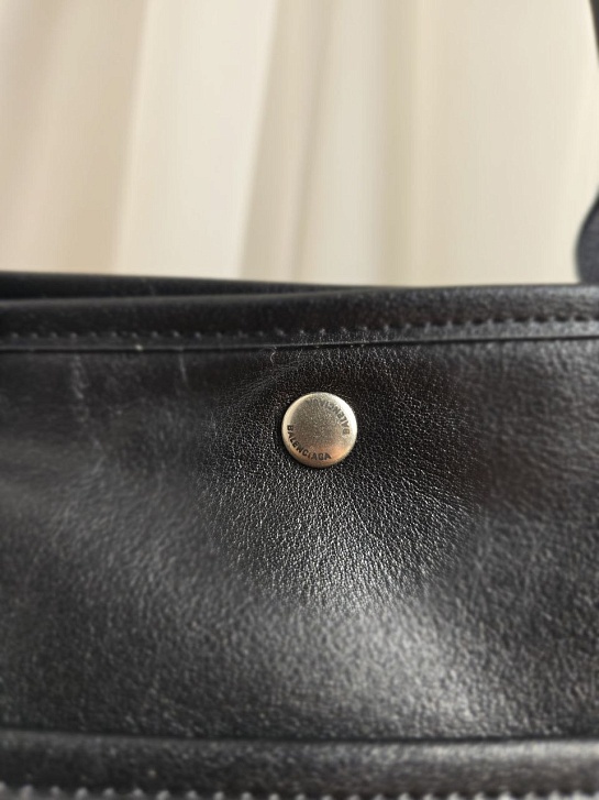 Кожаная сумка Balenciaga Biarritz 30x22 см