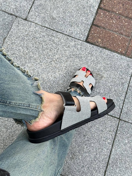 Женские кожаные сандалии Hermes Chypre - Black / Grey