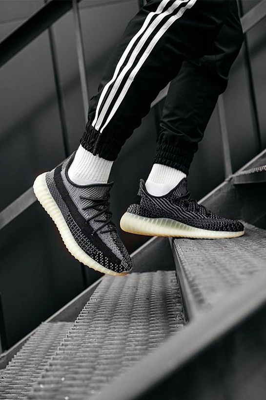 Кроссовки Adidas Yeezy Boost 350 V2 "Carbon"