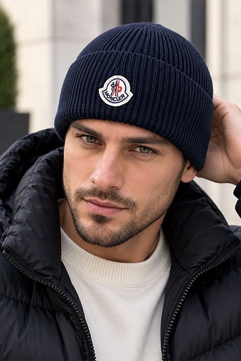 Мужская шапка тёмно-синего цвета Moncler logo-patch   