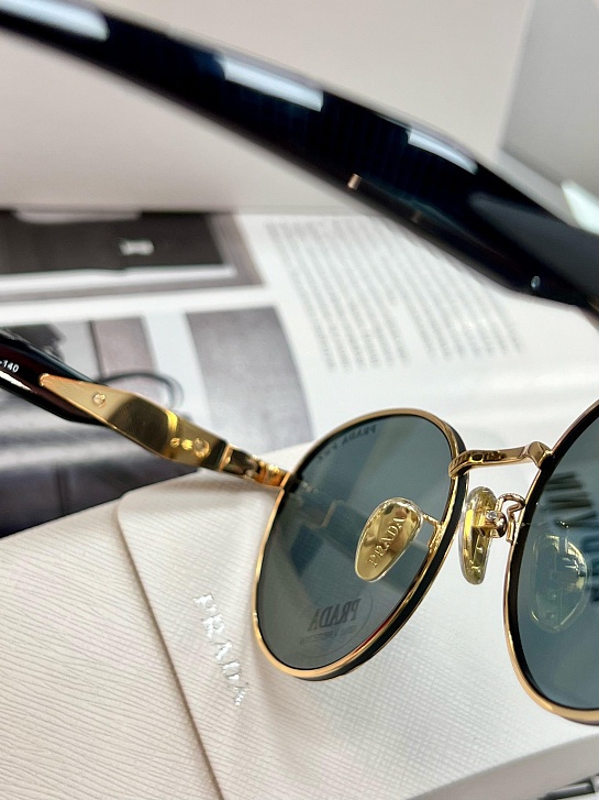 Солнцезащитные очки Prada Loden Lenses