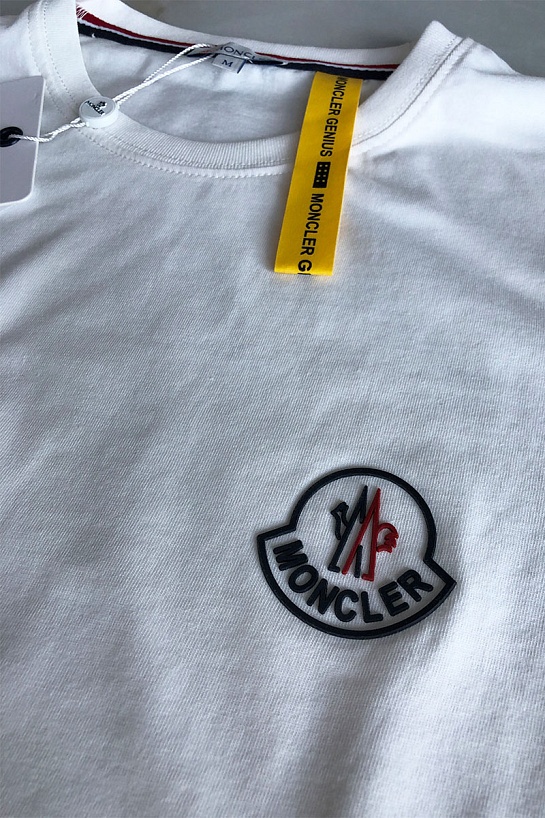 Мужская брендовая футболка Moncler белого цвета