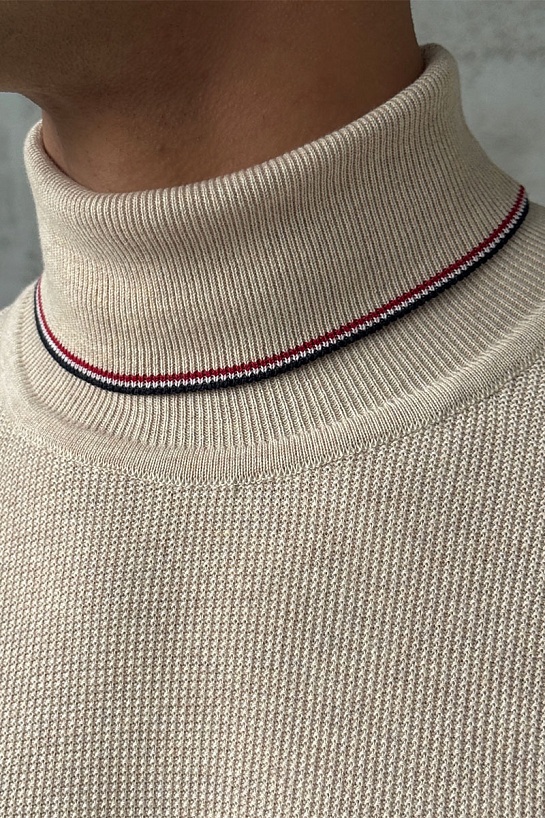 Бежевая кофта с высоким воротником Moncler logo-patch