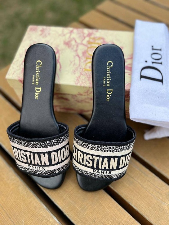 Женские шлепанцы Dior Dway Slide Embroidered Cotton