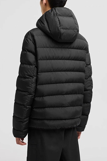 Пуховик чёрного цвета Moncler Jeluz   