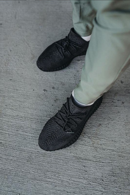 Кроссовки Adidas Yeezy Boost 350 V2 - Triple Black Premium