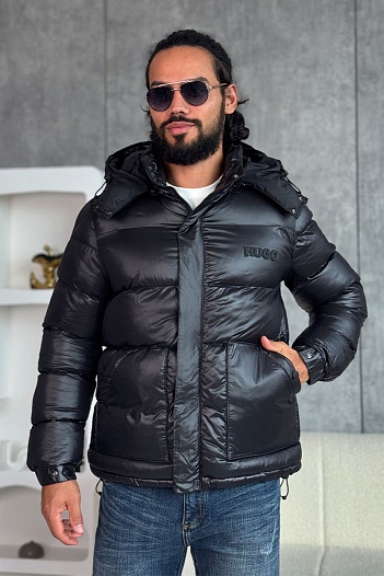 Чёрная глянцевая куртка Hugo Boss   