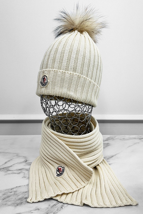 Комплект из шапки и шарфа светло-бежевого цвета Moncler logo-patch