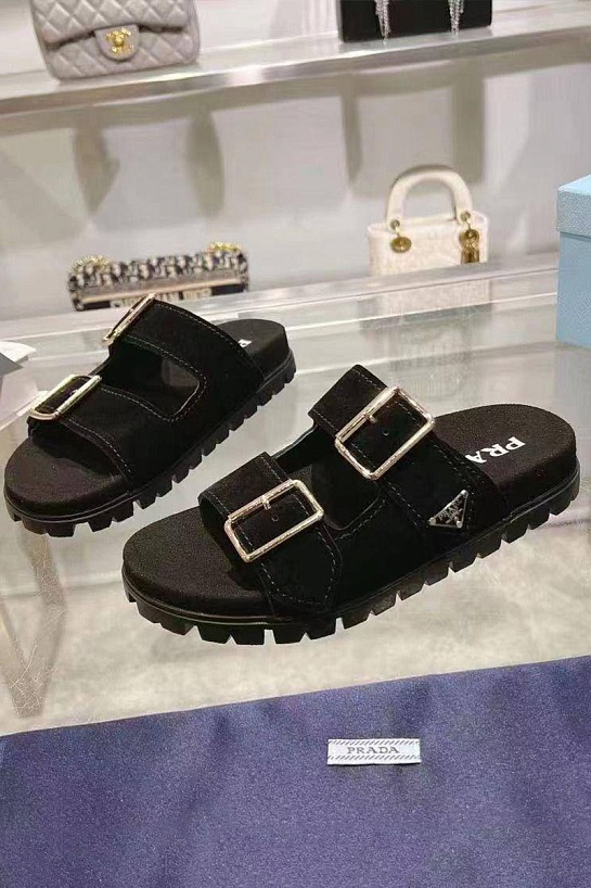 Женские замшевые сандалии Prada