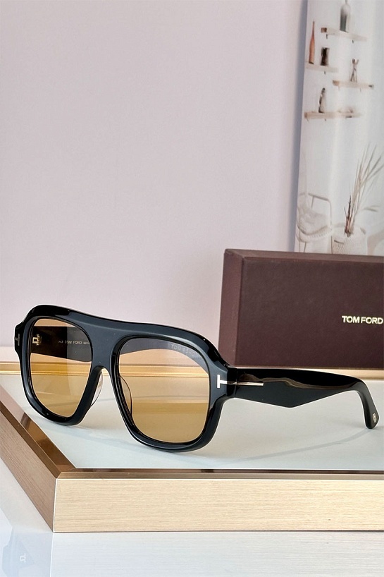 Солнцезащитные очки Tom Ford Icon