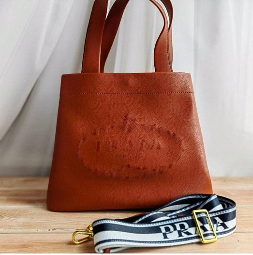 Кожаная сумка Prada 31x25 см   