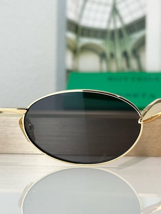 Солнцезащитные очки Bottega Veneta Sardine Oval