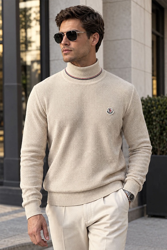 Бежевая кофта с высоким воротником Moncler logo-patch