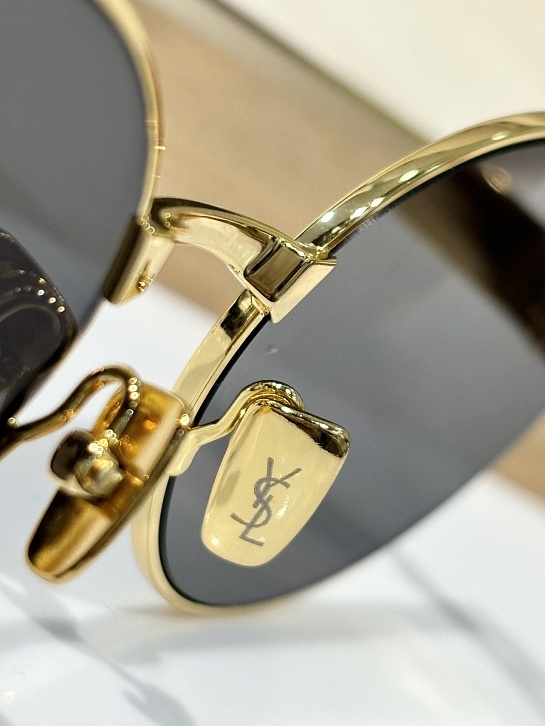 Солнцезащитные очки Yves Saint Laurent Eyewear