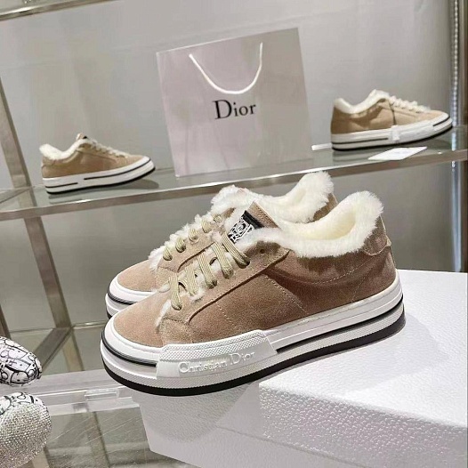 Женские замшевые кроссовки с мехом Dior   
