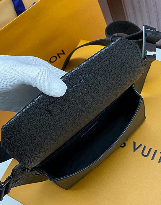 Кожаная сумка на пояс Louis Vuitton Aerogram Premium 30x16x3 см