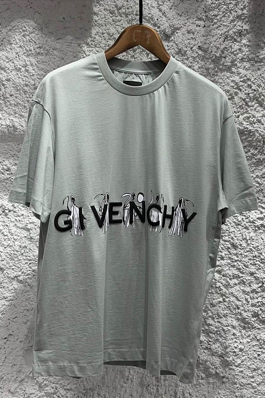 Серая оверсайз футболка Givenchy embossed logo