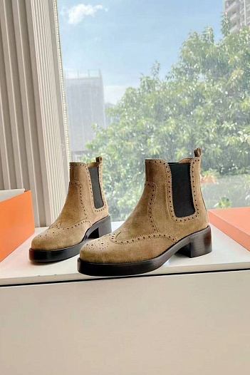 Женские замшевые ботинки Hermes Premium коричневого цвета   