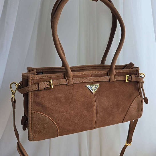 Женская замшевая сумка Prada 22x15 см