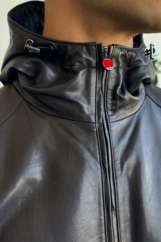 Кожаная куртка чёрного цвета Kiton Premium