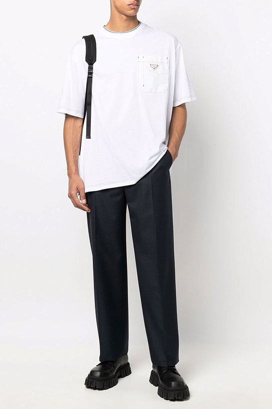 Белая оверсайз футболка Prada triangle logo chest pocket