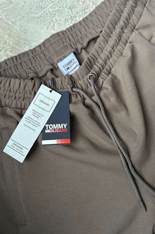 Спортивные штаны бежевого цвета Tommy Jeans logo-embroidered