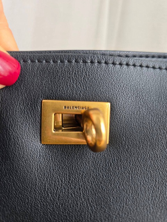 Кожаная сумка Balenciaga 37x34 см