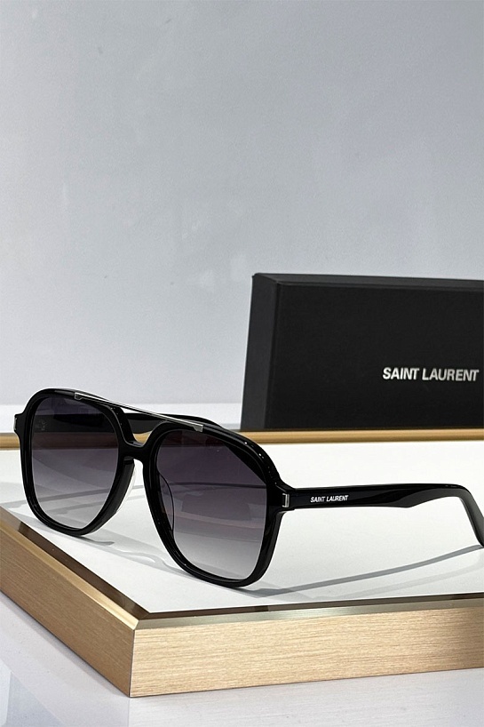 Солнцезащитные очки Yves Saint Laurent